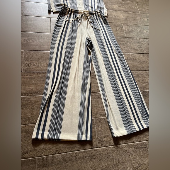ICÔNE 2-Piece Striped Set Medium Cream & Navy Top + Wide Leg Pants - Picture 4 of 7